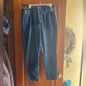Boden buckle tapered leg jeans!